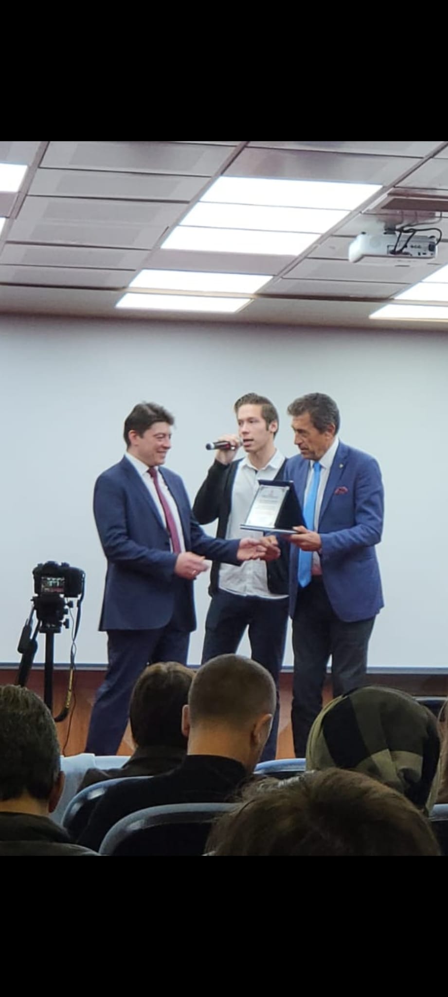  Rus  Sothniçenko  UBD  Barış Ödülünü Törenle Aldı
